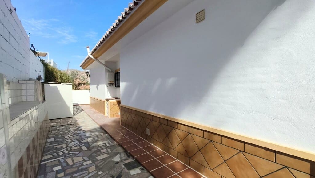 2 slaapkamer Villa te koop in Torrox-Costa met garage - € 475.000 (Ref: 10109027)