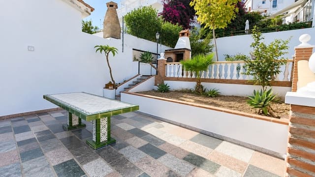2 slaapkamer Villa te koop in Torrox-Costa, Torrox met garage - € 475.000 (Ref: 10109027)