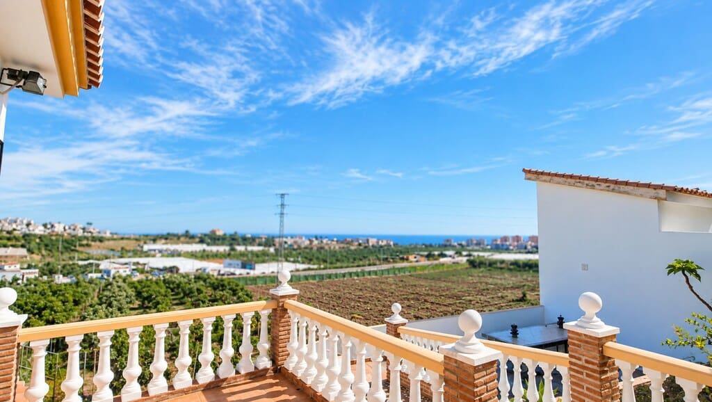 2 slaapkamer Villa te koop in Torrox-Costa met garage - € 475.000 (Ref: 10109027)