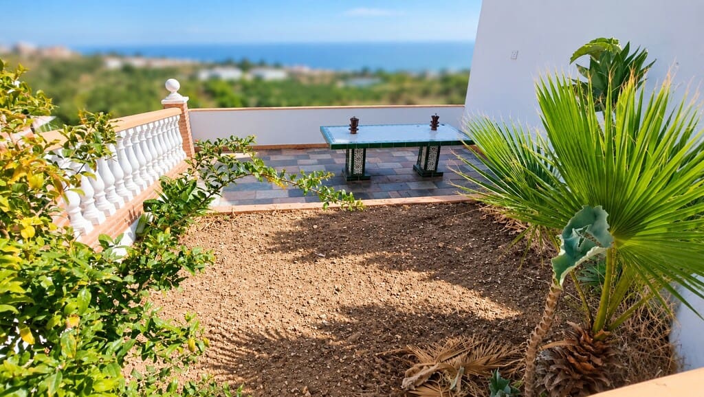 2 slaapkamer Villa te koop in Torrox-Costa met garage - € 475.000 (Ref: 10109027)