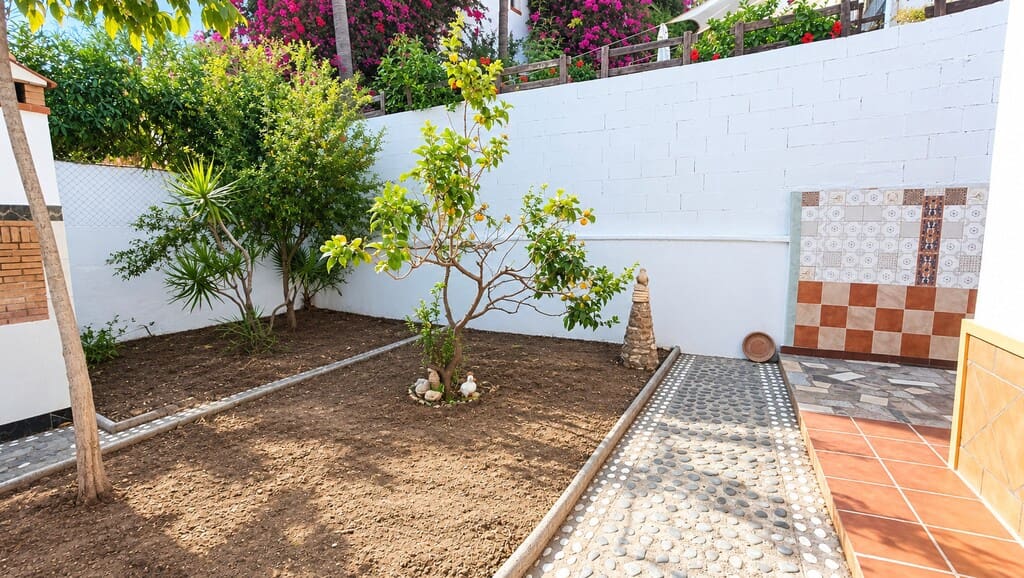 2 slaapkamer Villa te koop in Torrox-Costa met garage - € 475.000 (Ref: 10109027)