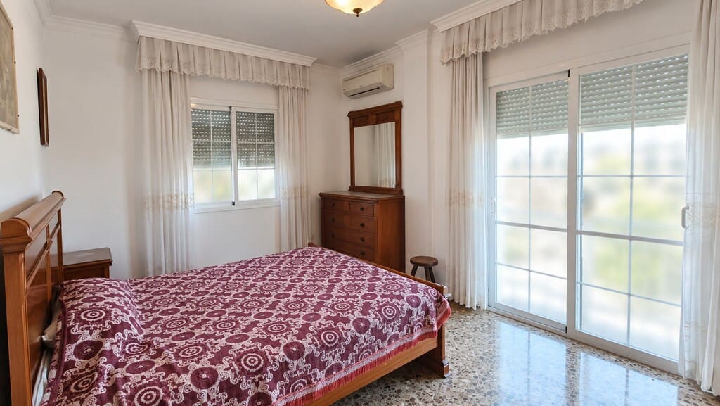 2 slaapkamer Villa te koop in Torrox-Costa met garage - € 475.000 (Ref: 10109027)