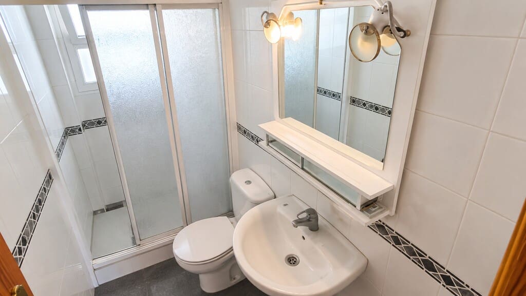 2 slaapkamer Villa te koop in Torrox-Costa met garage - € 475.000 (Ref: 10109027)