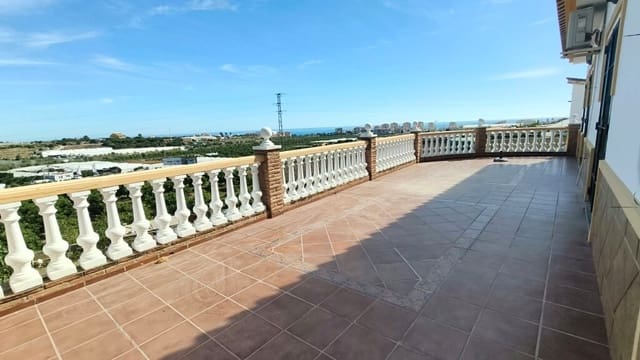 2 slaapkamer Villa te koop in Torrox-Costa, Torrox met garage - € 475.000 (Ref: 10109027)