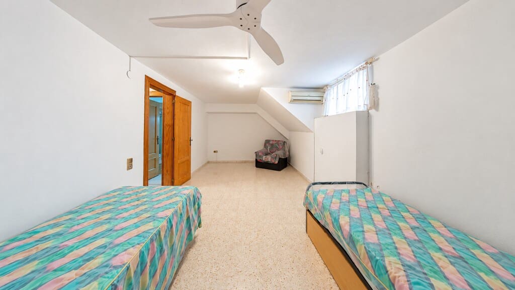 4 sypialnia Dom na sprzedaż w Caleta de Velez z basenem garażem - 399 000 € (Ref: 10162192)