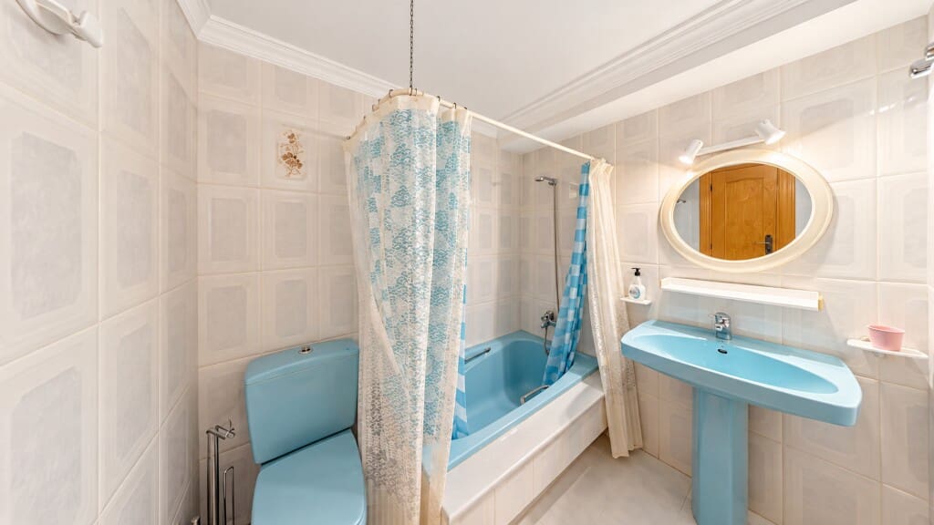 4 sypialnia Dom na sprzedaż w Caleta de Velez z basenem garażem - 399 000 € (Ref: 10162192)