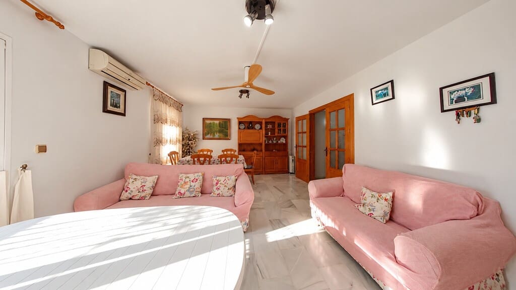 4 sypialnia Dom na sprzedaż w Caleta de Velez z basenem garażem - 399 000 € (Ref: 10162192)