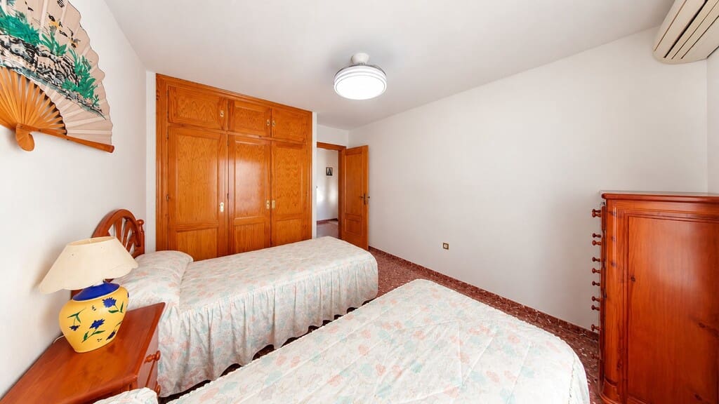4 sypialnia Dom na sprzedaż w Caleta de Velez z basenem garażem - 399 000 € (Ref: 10162192)