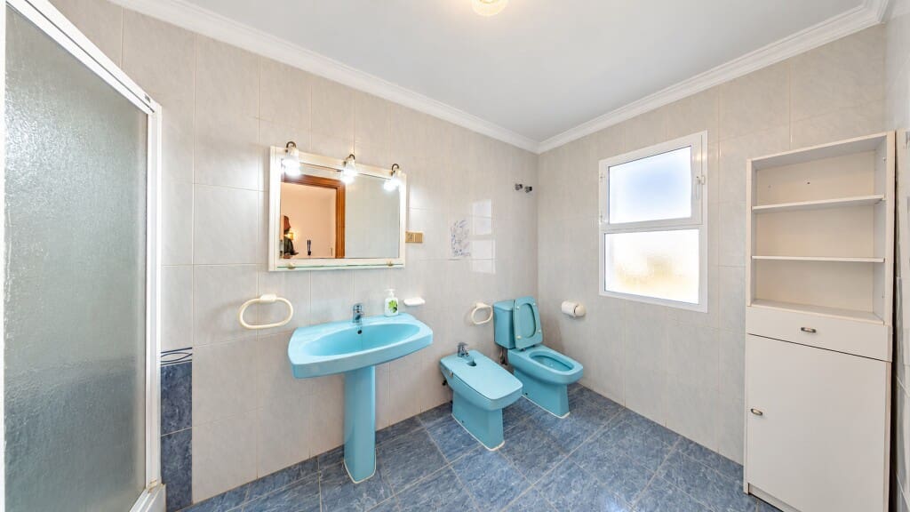 4 sypialnia Dom na sprzedaż w Caleta de Velez z basenem garażem - 399 000 € (Ref: 10162192)