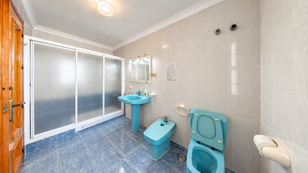 4 sypialnia Dom na sprzedaż w Caleta de Velez z basenem garażem - 399 000 € (Ref: 10162192)