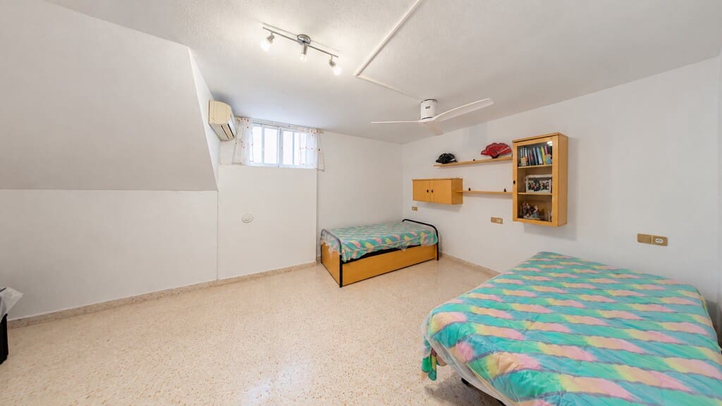 4 sypialnia Dom na sprzedaż w Caleta de Velez z basenem garażem - 399 000 € (Ref: 10162192)