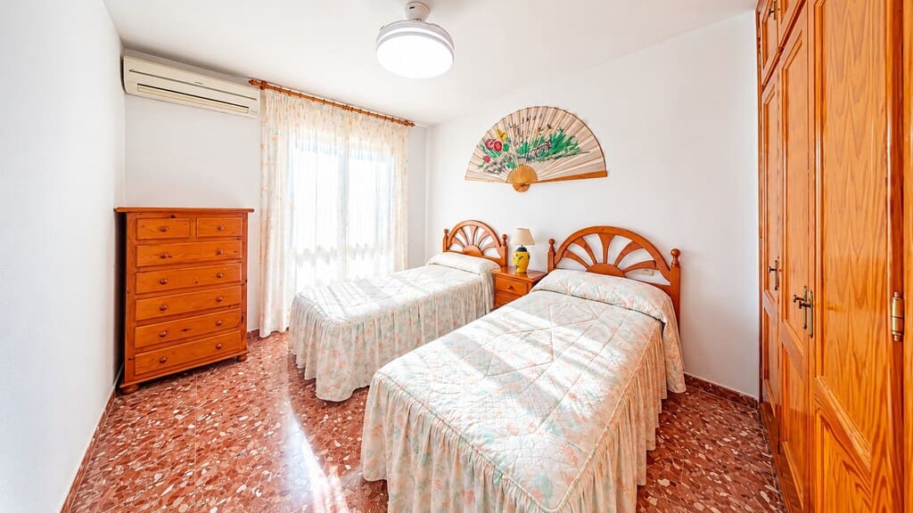 4 sypialnia Dom na sprzedaż w Caleta de Velez z basenem garażem - 399 000 € (Ref: 10162192)