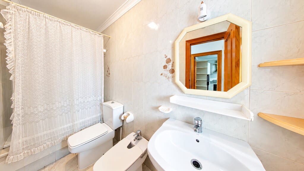 4 sypialnia Dom na sprzedaż w Caleta de Velez z basenem garażem - 399 000 € (Ref: 10162192)