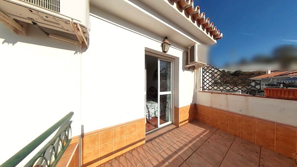 4 sypialnia Dom na sprzedaż w Caleta de Velez z basenem garażem - 399 000 € (Ref: 10162192)