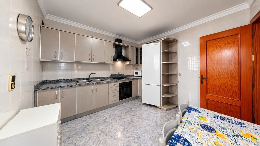 4 sypialnia Dom na sprzedaż w Caleta de Velez z basenem garażem - 399 000 € (Ref: 10162192)