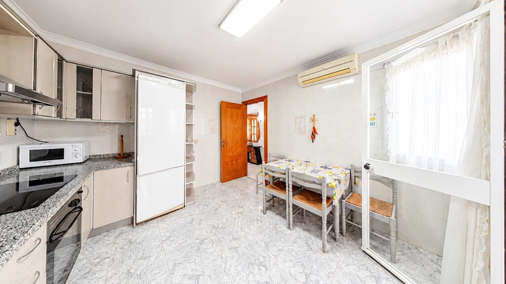 4 sypialnia Dom na sprzedaż w Caleta de Velez z basenem garażem - 399 000 € (Ref: 10162192)