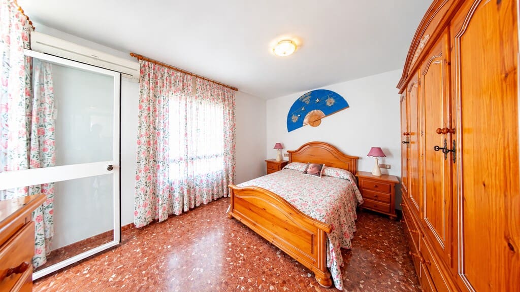 4 sypialnia Dom na sprzedaż w Caleta de Velez z basenem garażem - 399 000 € (Ref: 10162192)