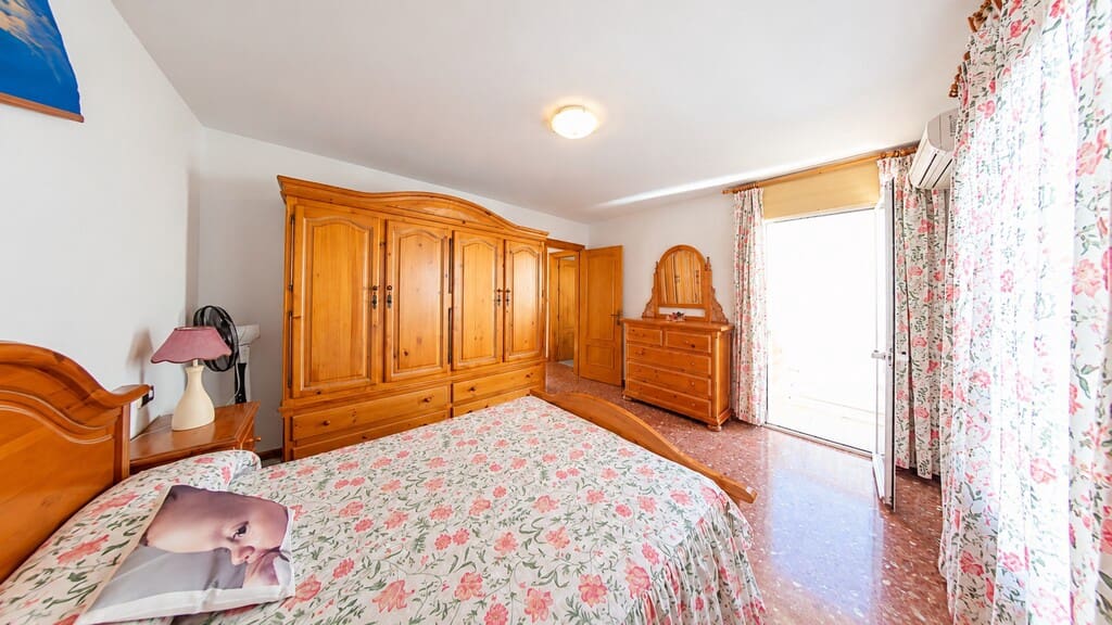 4 sypialnia Dom na sprzedaż w Caleta de Velez z basenem garażem - 399 000 € (Ref: 10162192)