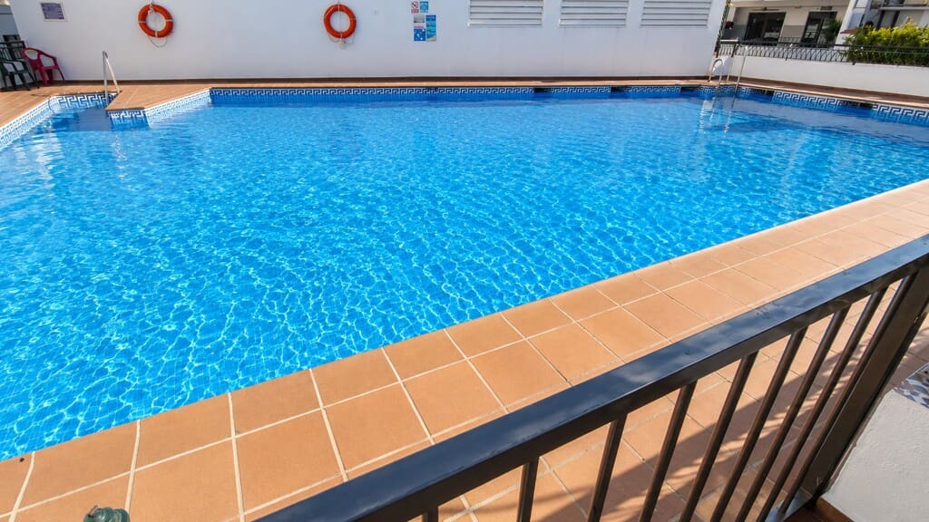 4 sypialnia Dom na sprzedaż w Caleta de Velez z basenem garażem - 399 000 € (Ref: 10162192)