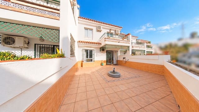 4 sypialnia Dom na sprzedaż w Caleta de Vélez, Vélez-Málaga z basenem garażem - 399 000 € (Ref: 10162192)