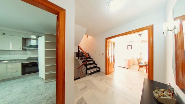 4 sypialnia Dom na sprzedaż w Caleta de Vélez, Vélez-Málaga z basenem garażem - 399 000 € (Ref: 10162192)
