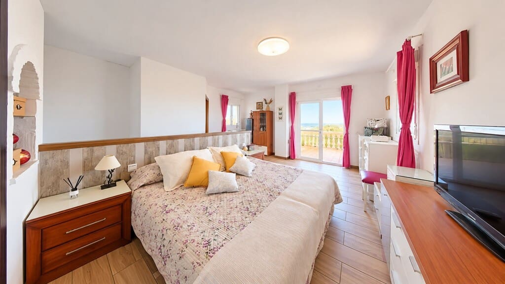 3 bedroom Finca/Country House for sale in Arenas with pool - € 428,000 (Ref: 10162193)