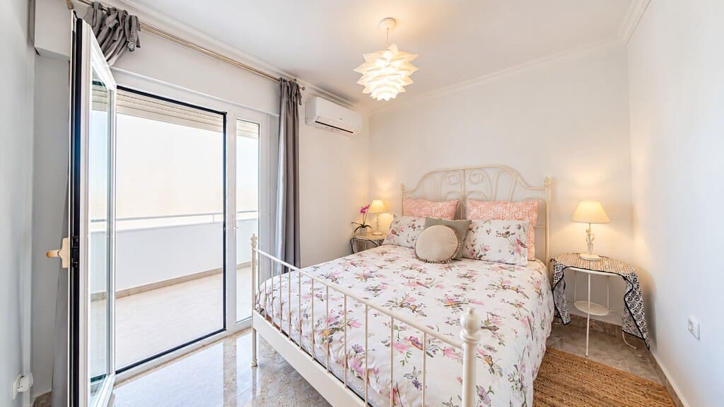 2 soveværelse Lejlighed til salg i Caleta de Velez med swimmingpool garage - € 350.000 (Ref: 10173387)