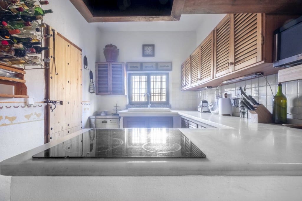 6 soveværelse Villa til salg i Sayalonga med swimmingpool - € 780.000 (Ref: 3122037)