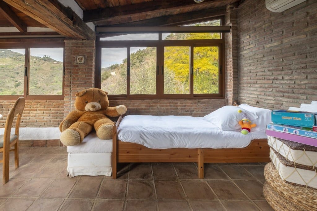 6 soveværelse Villa til salg i Sayalonga med swimmingpool - € 780.000 (Ref: 3122037)