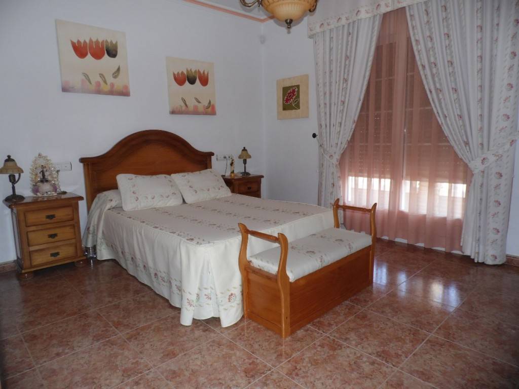 7 soveværelse Villa til salg i Vinuela med swimmingpool garage - € 650.000 (Ref: 3122217)