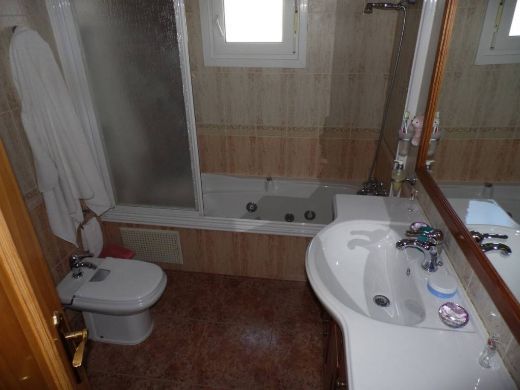 7 soveværelse Villa til salg i Vinuela med swimmingpool garage - € 650.000 (Ref: 3122217)