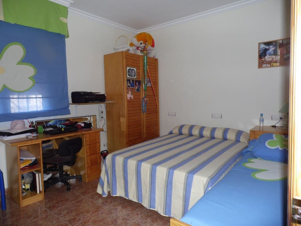 7 soveværelse Villa til salg i Vinuela med swimmingpool garage - € 650.000 (Ref: 3122217)