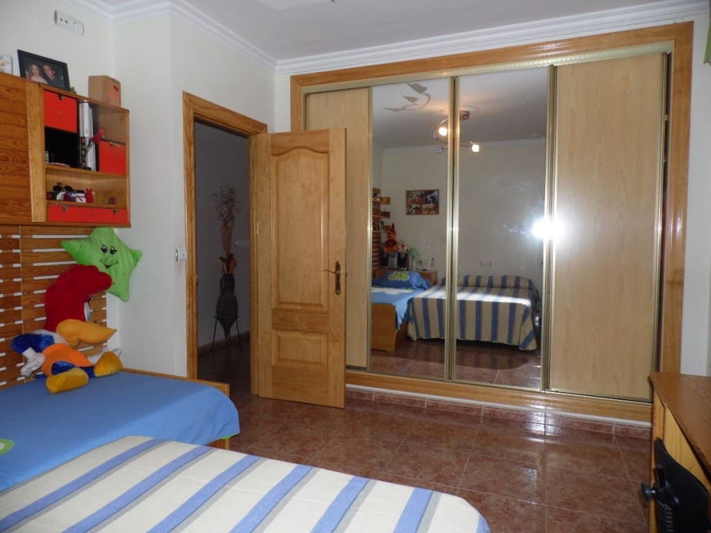 7 soveværelse Villa til salg i Vinuela med swimmingpool garage - € 650.000 (Ref: 3122217)