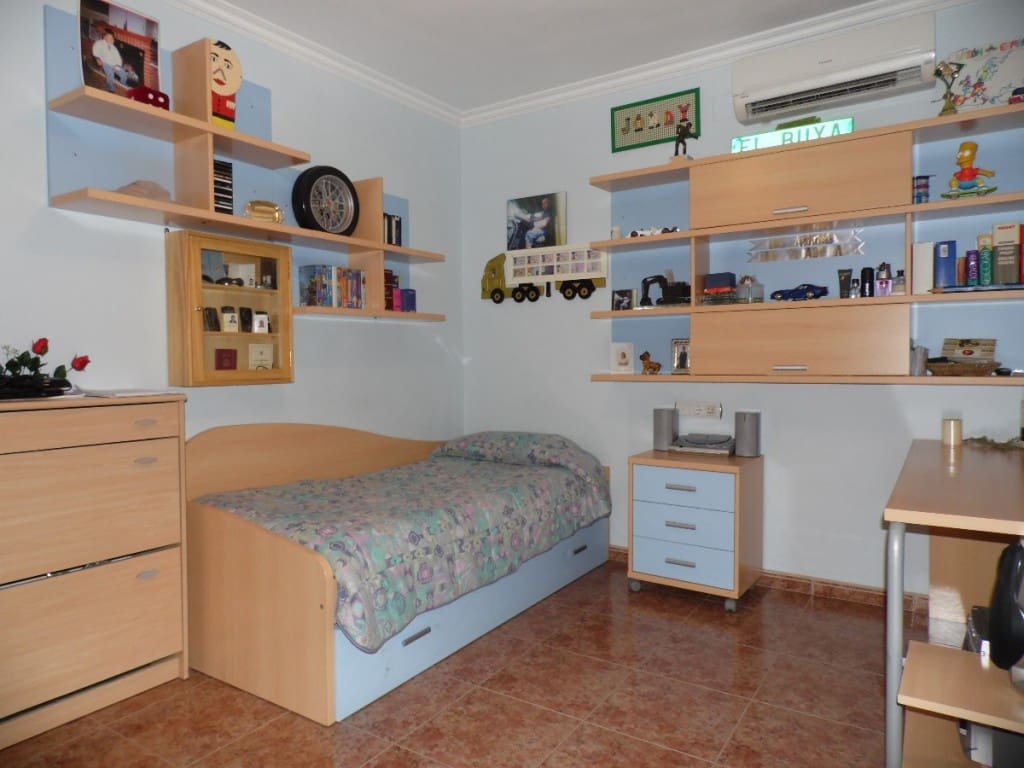 7 soveværelse Villa til salg i Vinuela med swimmingpool garage - € 650.000 (Ref: 3122217)