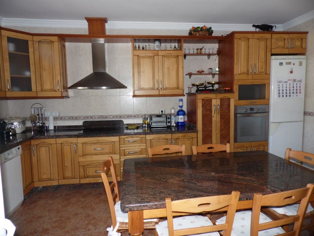 7 soveværelse Villa til salg i Vinuela med swimmingpool garage - € 650.000 (Ref: 3122217)