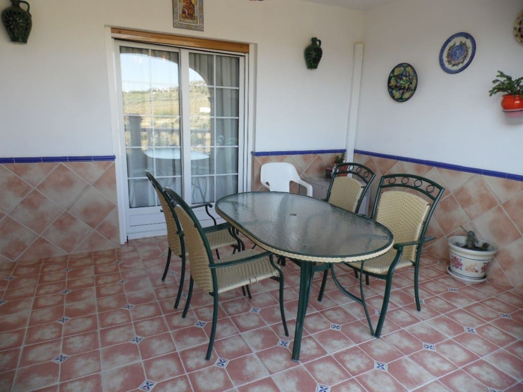 7 soveværelse Villa til salg i Vinuela med swimmingpool garage - € 650.000 (Ref: 3122217)