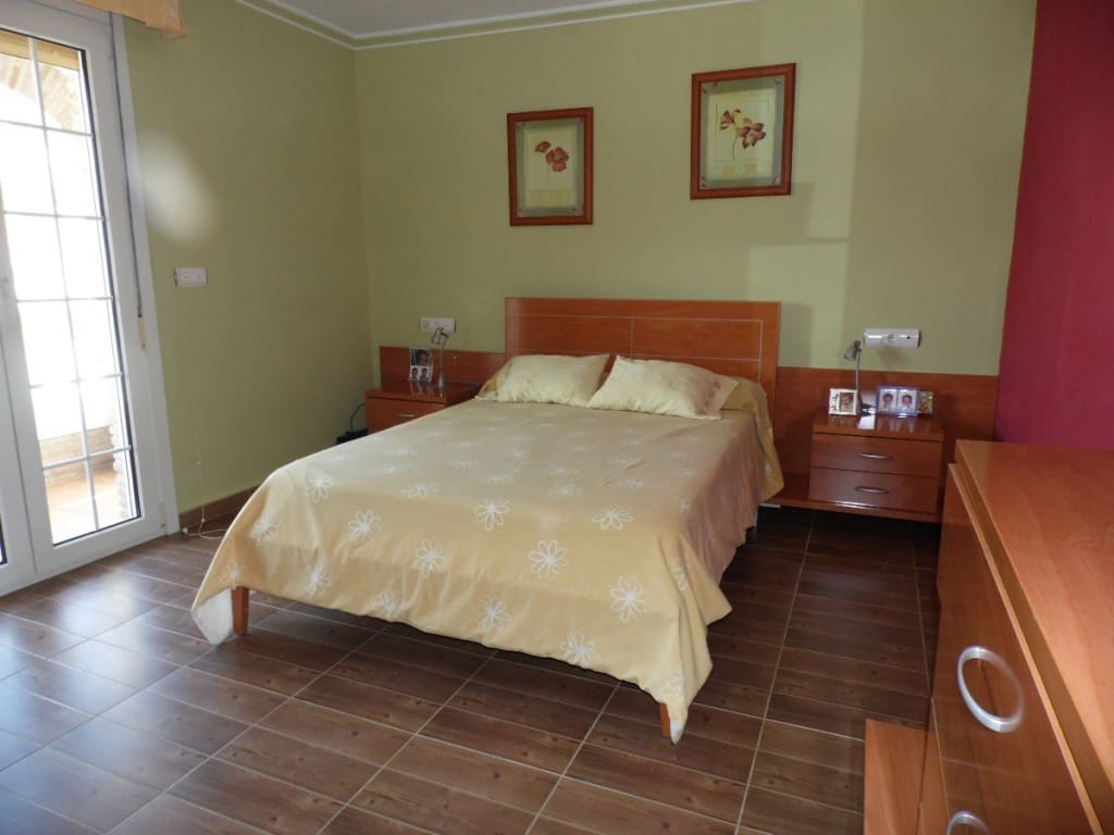 7 soveværelse Villa til salg i Vinuela med swimmingpool garage - € 650.000 (Ref: 3122217)