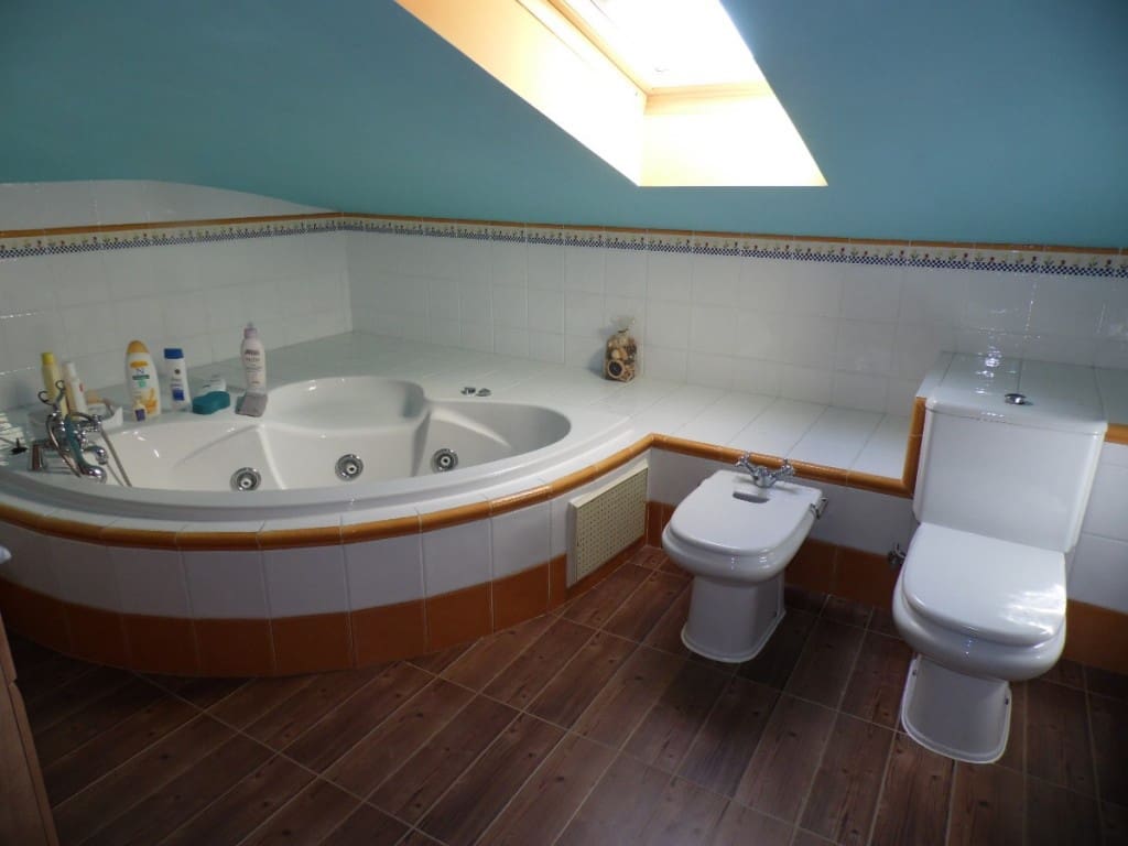 7 soveværelse Villa til salg i Vinuela med swimmingpool garage - € 650.000 (Ref: 3122217)