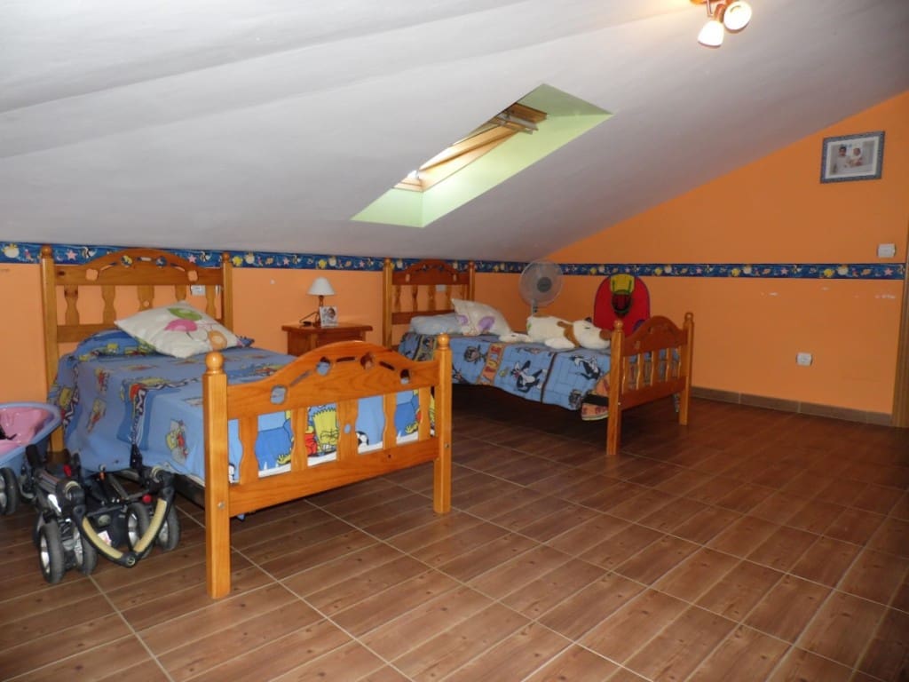 7 soveværelse Villa til salg i Vinuela med swimmingpool garage - € 650.000 (Ref: 3122217)