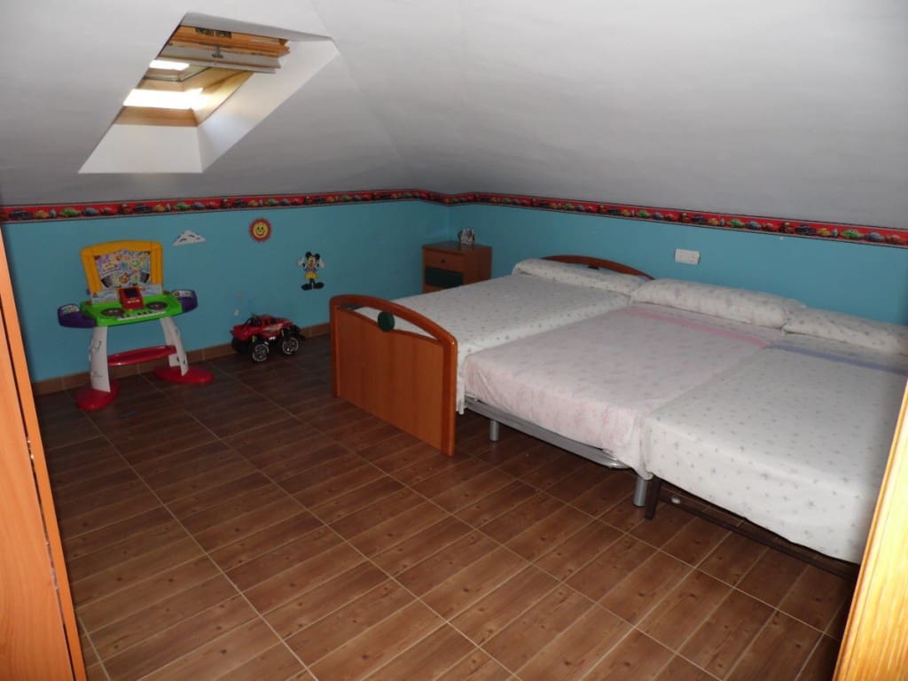 7 soveværelse Villa til salg i Vinuela med swimmingpool garage - € 650.000 (Ref: 3122217)