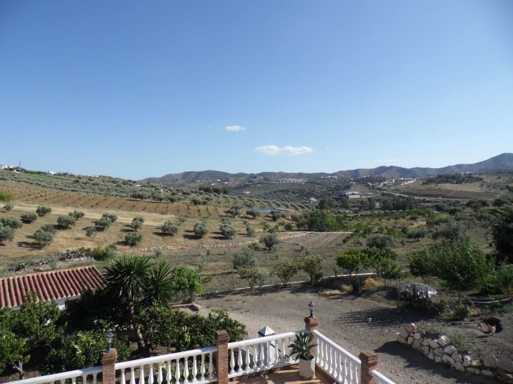 7 soveværelse Villa til salg i Vinuela med swimmingpool garage - € 650.000 (Ref: 3122217)