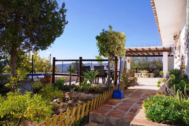 3 chambre Finca/Maison de Campagne à vendre à Triana, Vélez-Málaga avec piscine garage - 320 000 € (Ref: 3122226)