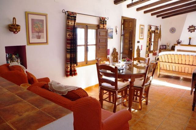3 chambre Finca/Maison de Campagne à vendre à Triana, Vélez-Málaga avec piscine garage - 320 000 € (Ref: 3122226)
