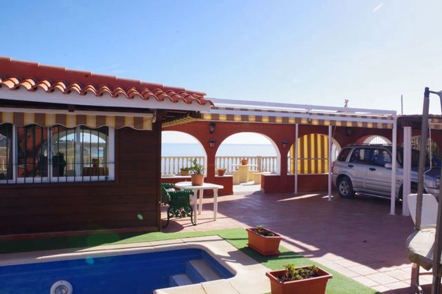 5 sypialnia Willa na sprzedaż w Lagos, Vélez-Málaga z basenem garażem - 630 000 € (Ref: 3122336)