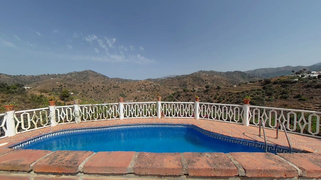 4 soverom Finca/Herregård til salgs i Torrox med svømmebasseng garasje - € 378 000 (Ref: 3600799)