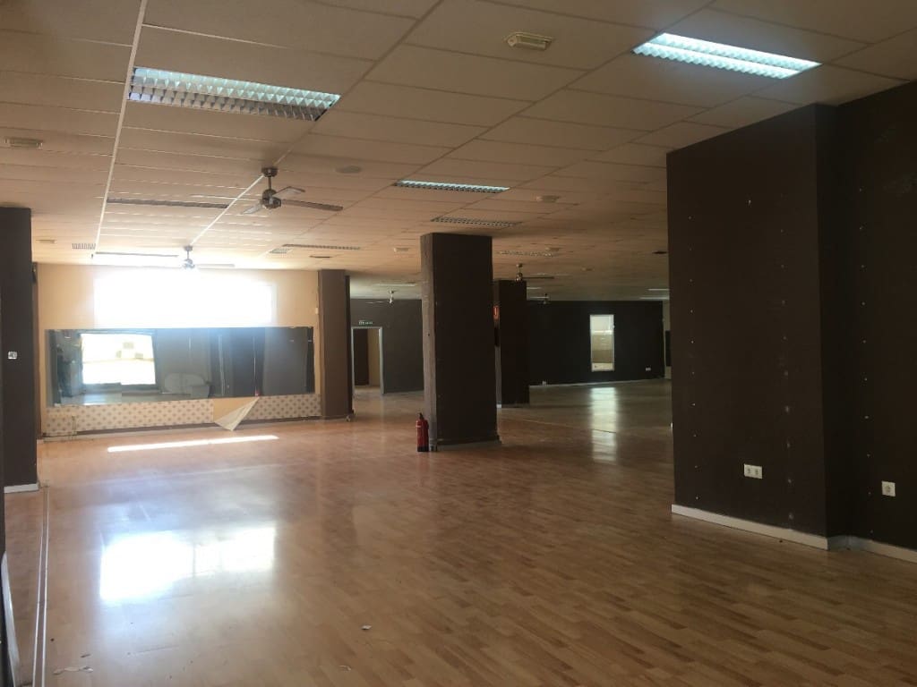 3 slaapkamer Commercieel te koop in Caleta de Velez - € 577.500 (Ref: 3600912)