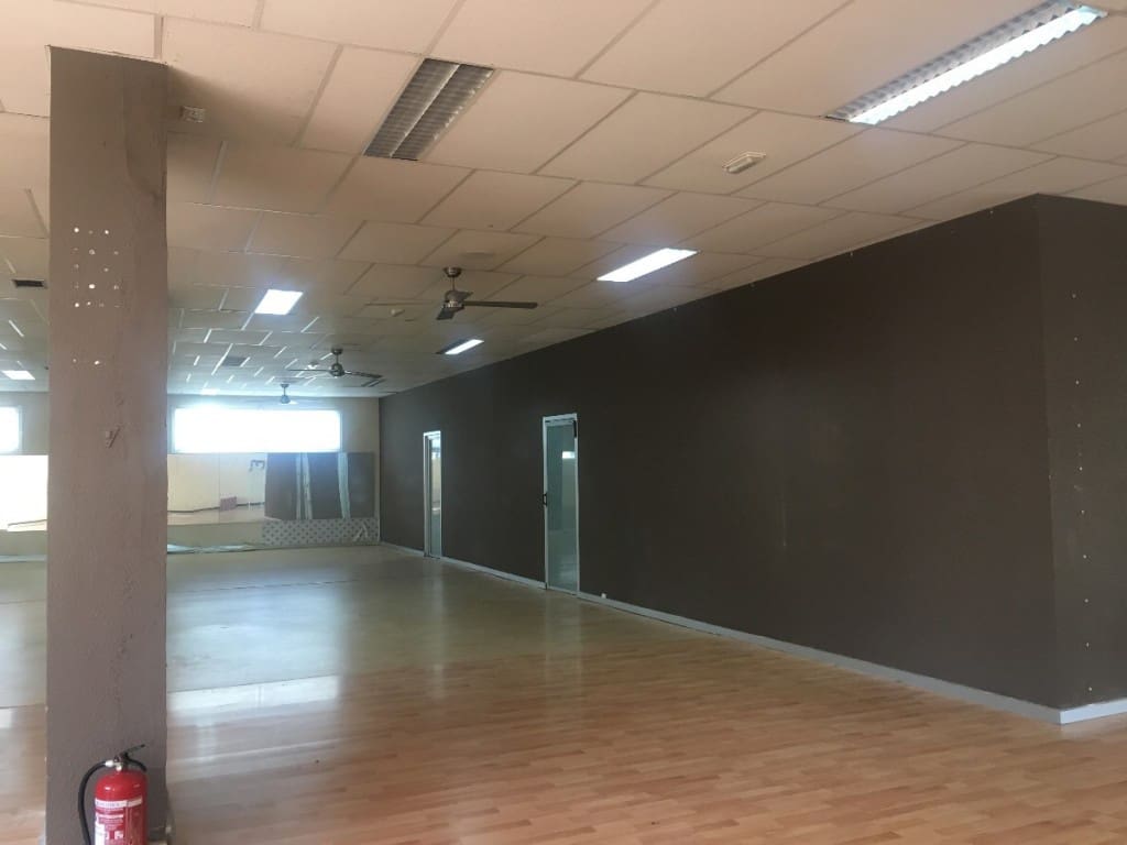 3 slaapkamer Commercieel te koop in Caleta de Velez - € 577.500 (Ref: 3600912)