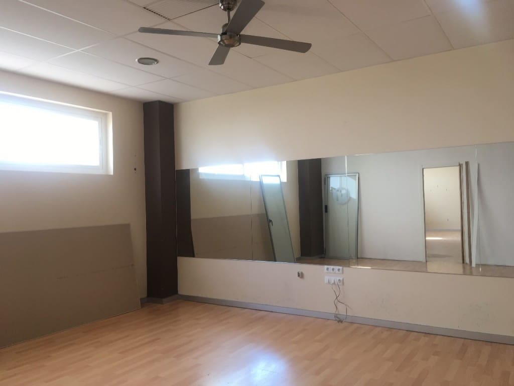 3 slaapkamer Commercieel te koop in Caleta de Velez - € 577.500 (Ref: 3600912)