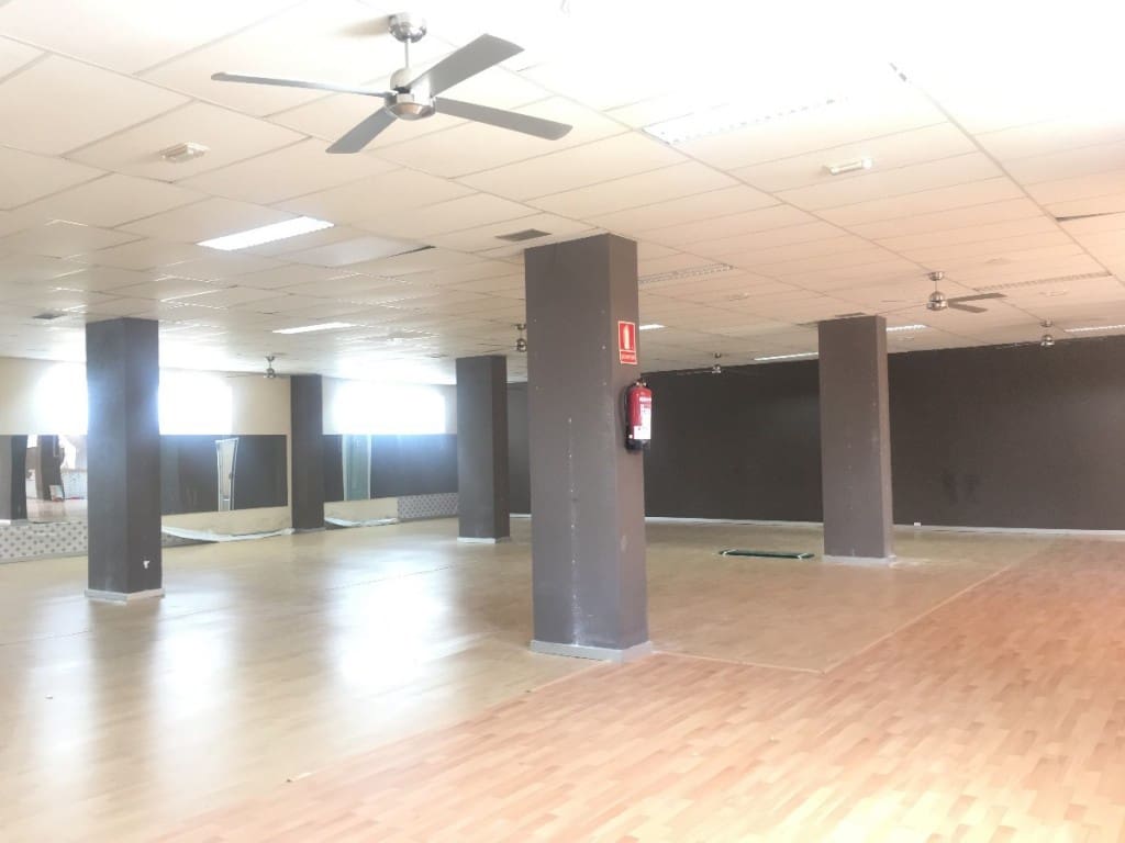 3 slaapkamer Commercieel te koop in Caleta de Velez - € 577.500 (Ref: 3600912)