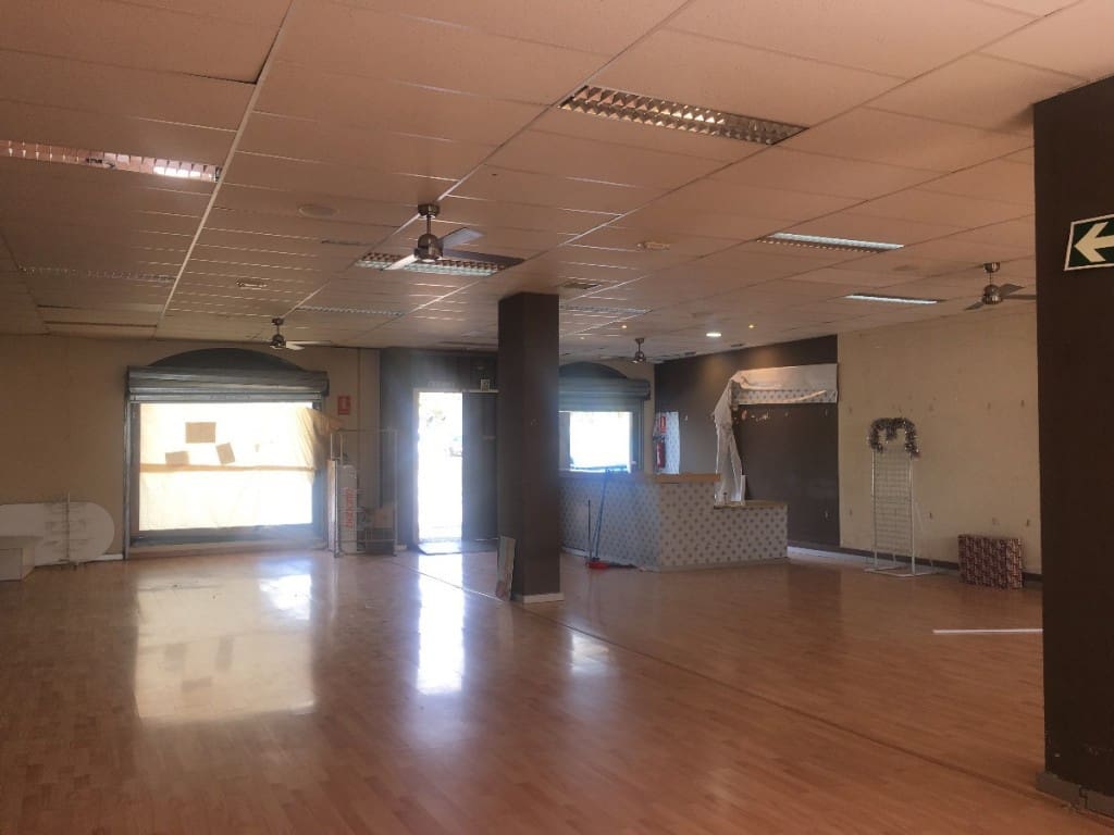 3 slaapkamer Commercieel te koop in Caleta de Velez - € 577.500 (Ref: 3600912)